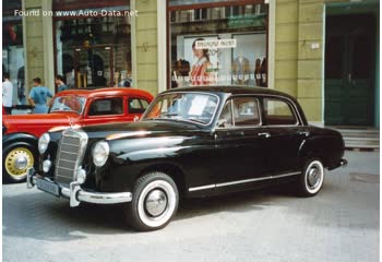 Mercedes-Benz W105 Sedan