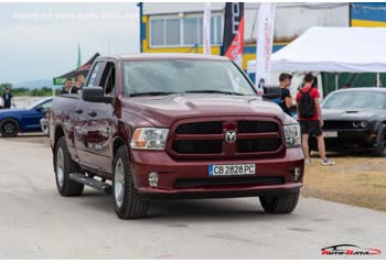 Chrysler 1500 Quad Cab I (facelift 2013)