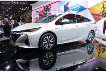 2017 Toyota Prius IV (XW50, facelift 2018) Prime 1.8 (122 Hp) Plug-in Hybrid e-CVT thumb image